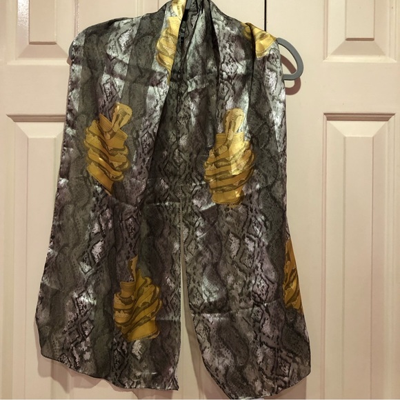 Symphony Scarfs Made in Italy Cobra Snakeskin Scarf - Picture 5 of 6